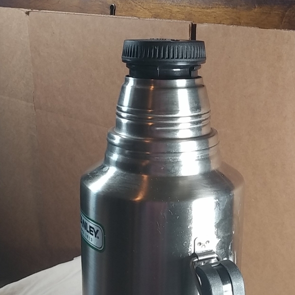 Fabulous Stanley classic large thermos bottle - Picture 6 of 6